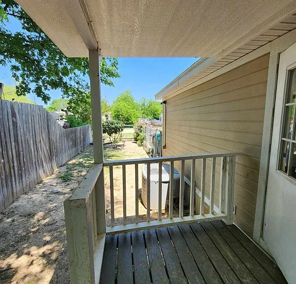 922 Ashwood St — Photo 40