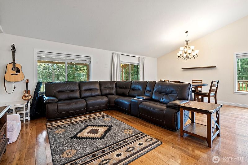4th image of 17511 Scenic Shores Court SE