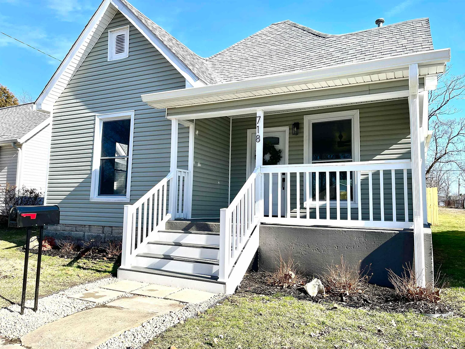 718 T St photo 1