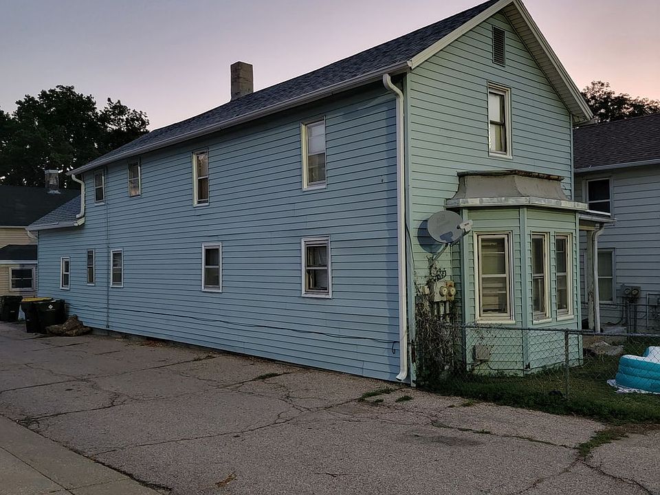 1st image of 913 7th St
