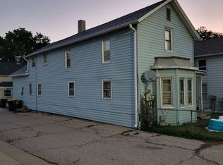 913 7th St, Sioux City, IA 51105