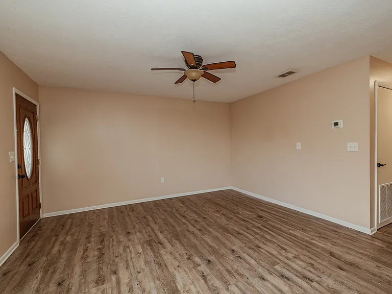 719 S Berthe Ave #4 — Photo 2