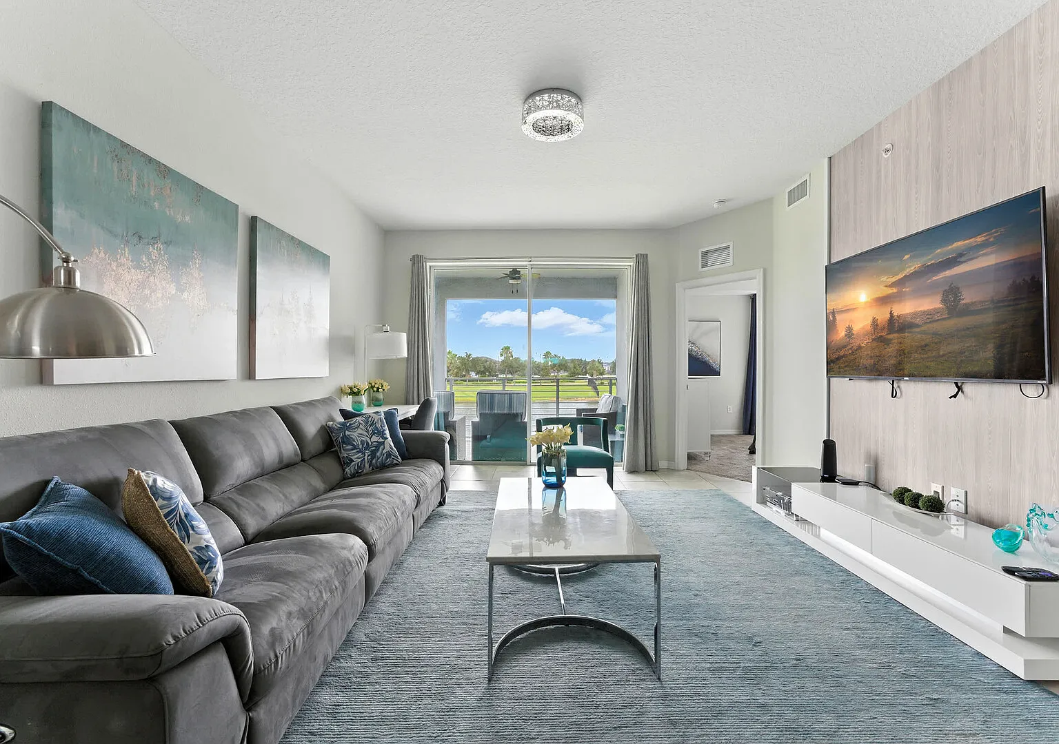 Beautiful Lakeview Retreat Near Disney — Photo 1