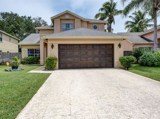 112 Heatherwood Dr, Royal Palm Beach, FL 33411