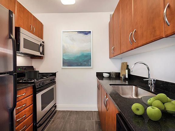 3rd image of 222 E 34th St APT 1717