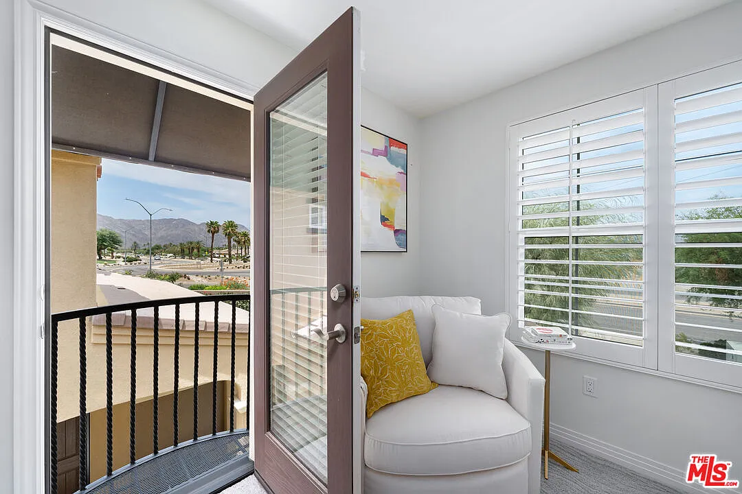 3 bed, 3.0 bath, 1725 sqft, $4,000 — Photo 2