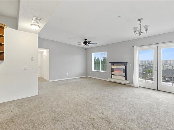2nd image of 840 Linden Ave #5