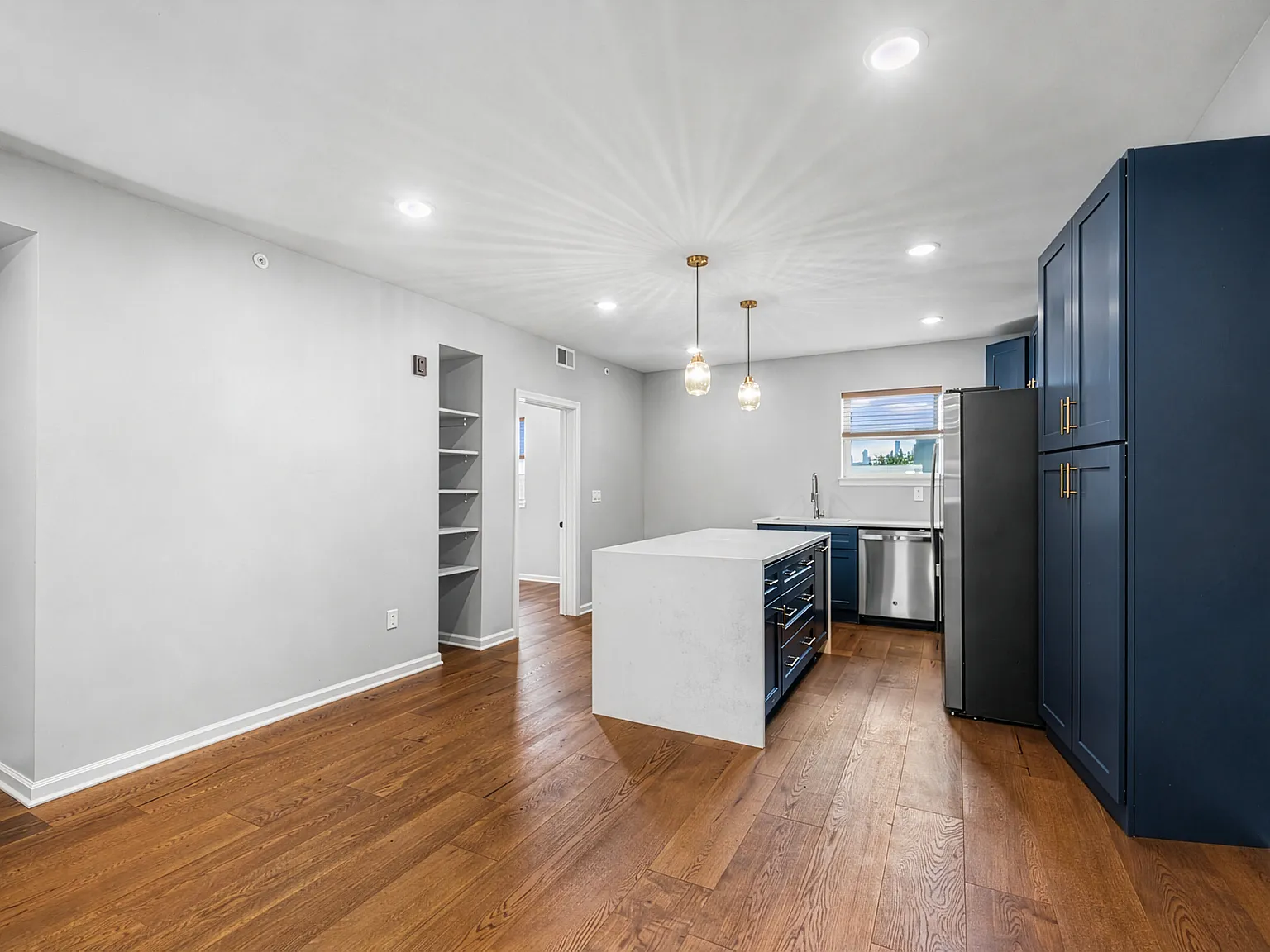 2 bed, 1264 sqft, $2,595 — Photo 4
