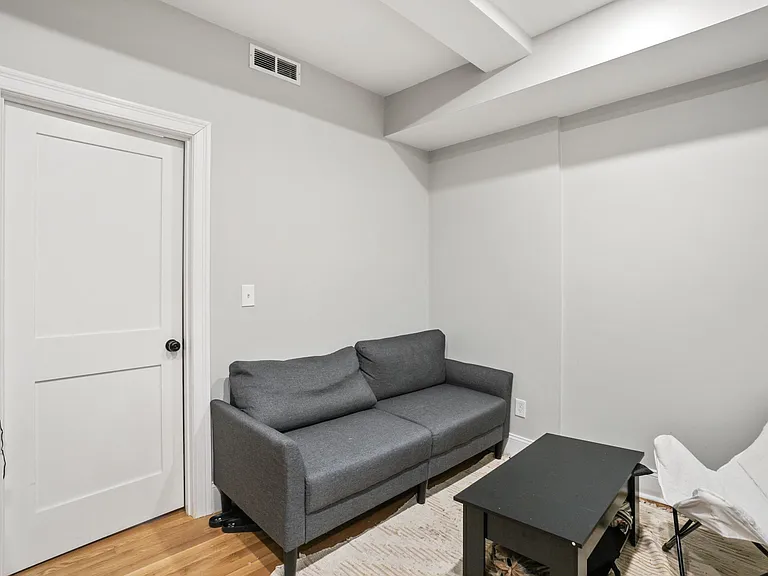 619 E 5th St #1 — Photo 3