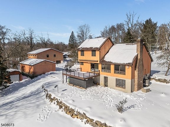 4th image of 132 Mountain Rd