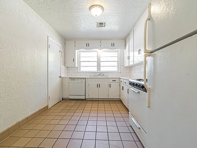 1510 Huntington Way — Photo 6