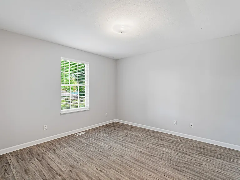 2710 E 5th Ave — Photo 18