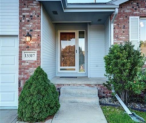 3rd image of 13317 Hillsborough Dr