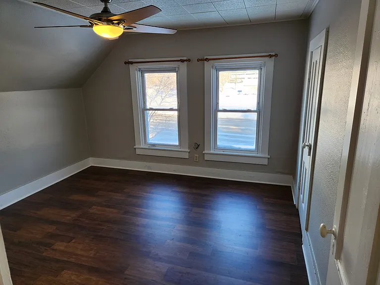 759 E Sumner St — Photo 16