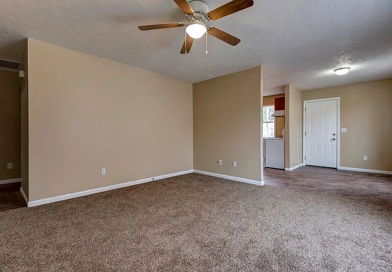 652 N Belview Ave #B — Photo 1