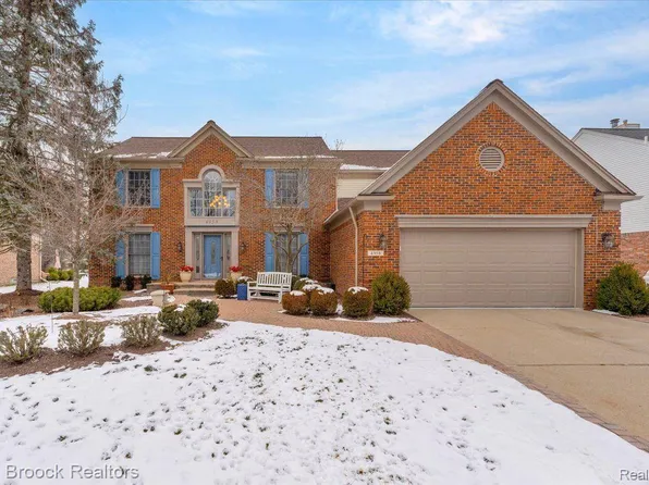 4958 Cherry Blossom Cir, West Bloomfield, MI 48324