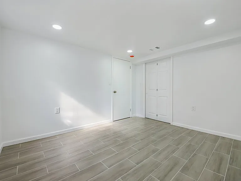 20 Edgar St — Photo 35