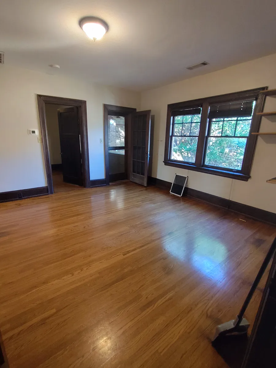Living Room - 1400 Duncan Ave #4
