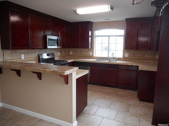 3rd image of 1181 Chelsham Ave