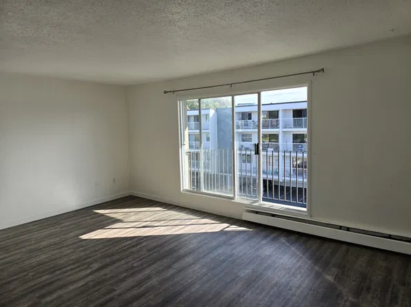 405 Catherine St #308, Victoria, BC V9A 6V1
