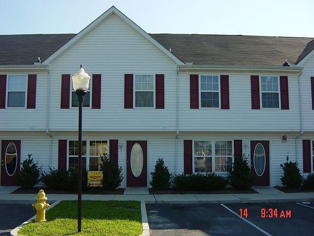 3 BEDROOM TOWNHOME