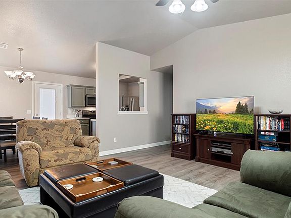 4th image of 1109 Desert Willow Ter