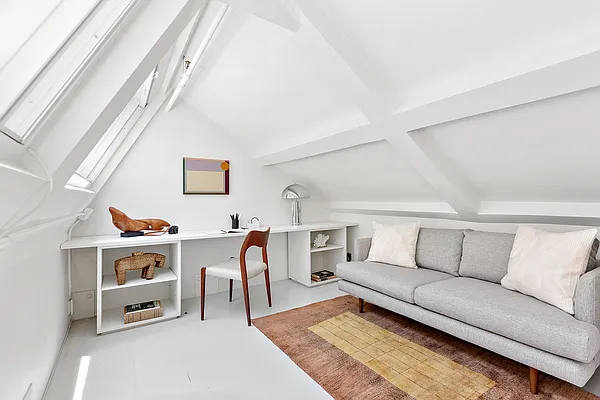 Sold by Compass | media 21