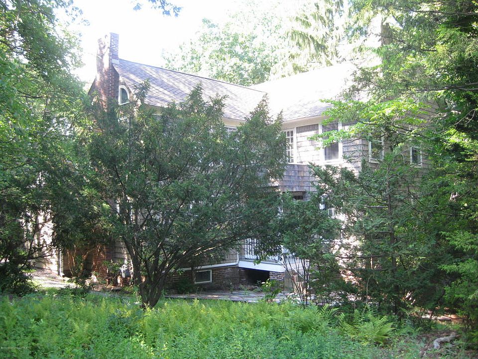1st image of 4 Serpentine Dr