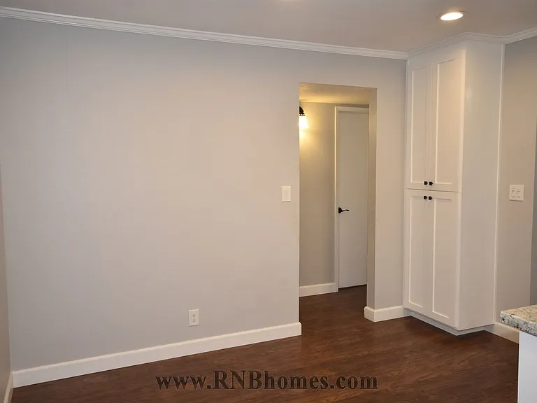 415 Sutton Pl — Photo 6