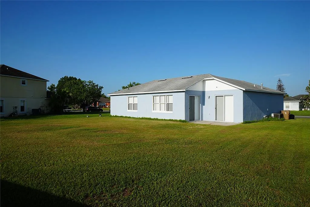 3 bed, 2.0 bath, 1554 sqft, $1,999 — Photo 3