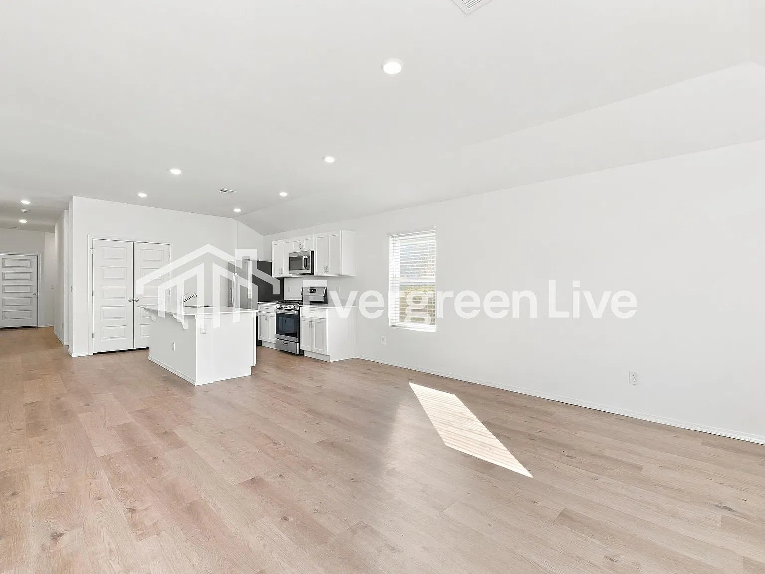 4 bed, 2.0 bath, 1459 sqft, $1,655 — Photo 4