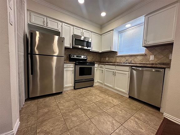 5th image of 1600 Pecan Chase Cir APT 6