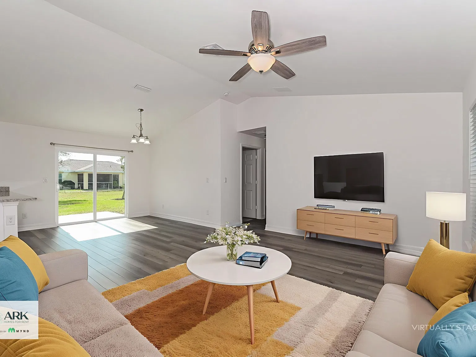 3 bed, 2.0 bath, 1272 sqft, $1,815 — Photo 2