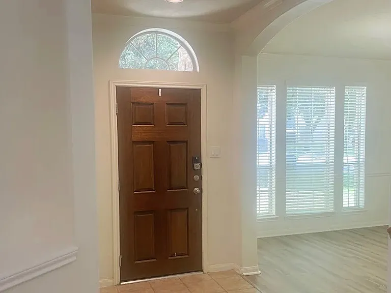 8902 Rolling Rapids Rd — Photo 2