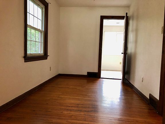 5th image of 528 530 N Willow St #528