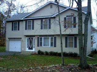 217 Cameron Dr, Tobyhanna, PA