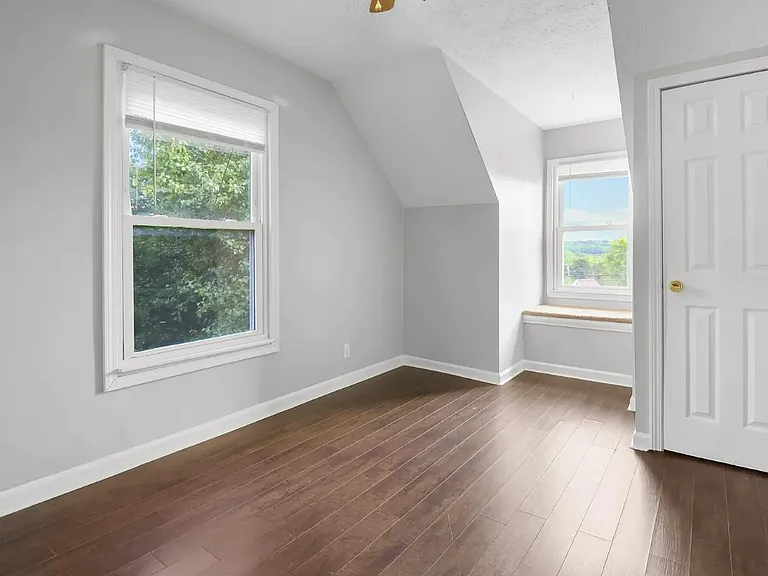 2301 Sherwood Hills Ct — Photo 32