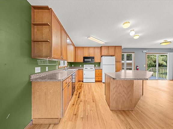 4th image of 698 Baker ROAD