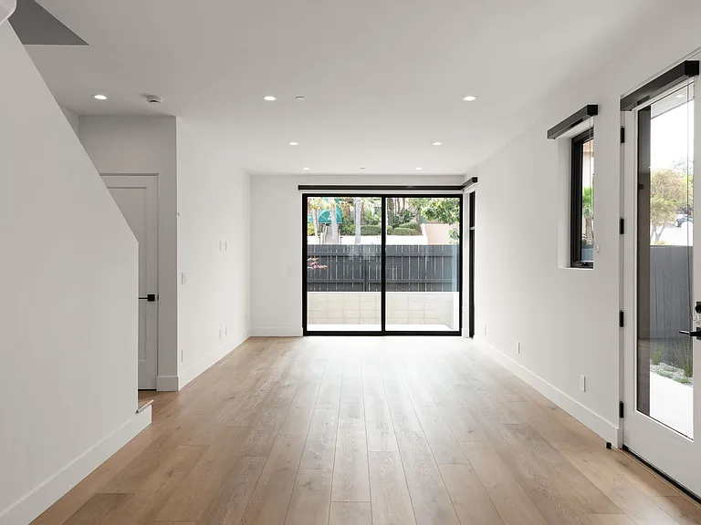 Luxury Living in the Heart of Downtown Encinitas — Photo 13