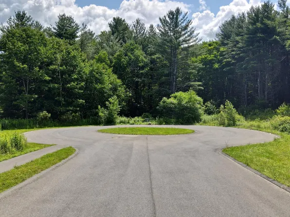38 Old Farm Ln, Pittsfield, MA 01201