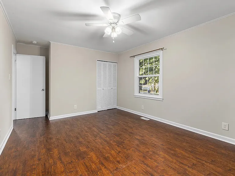 415 Bashford Rd — Photo 6