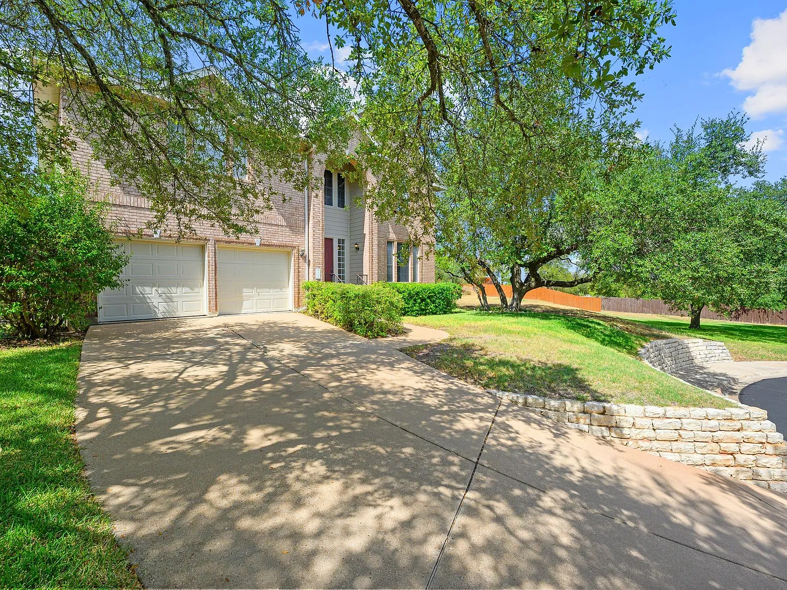 4 bed, 3.0 bath, 2840 sqft, $3,500 — Photo 3