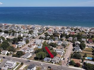 566 Nantasket Ave APT 1, Hull, MA 02045