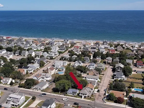 566 Nantasket Ave APT 1, Hull, MA 02045
