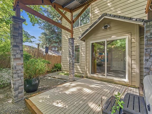 3rd image of 19240 SW Rosedale Ct