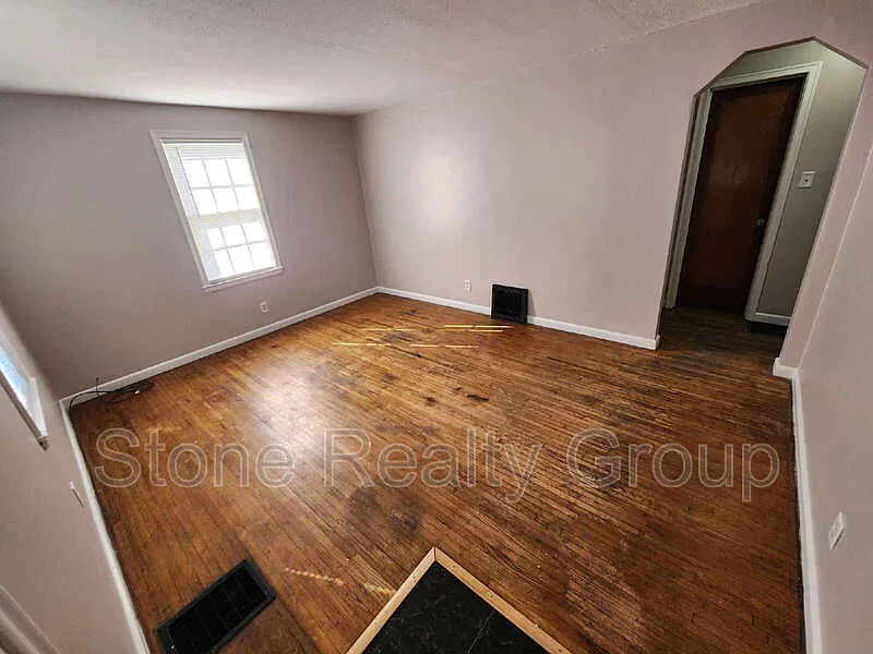 2 bed, 1.0 bath, $975 — Photo 3