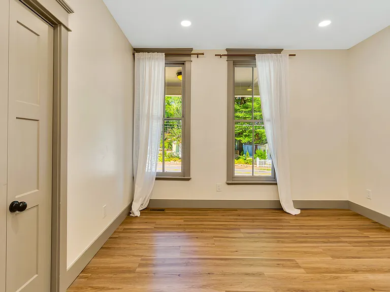5409 Saint Elmo Ave — Photo 9