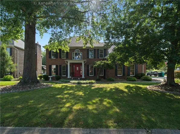 133 Willowood Cir, Hurricane, WV 25526