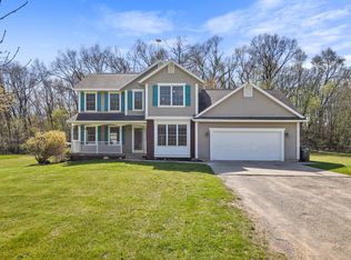 47 Lincoln Lake Ave NE, Lowell, MI
