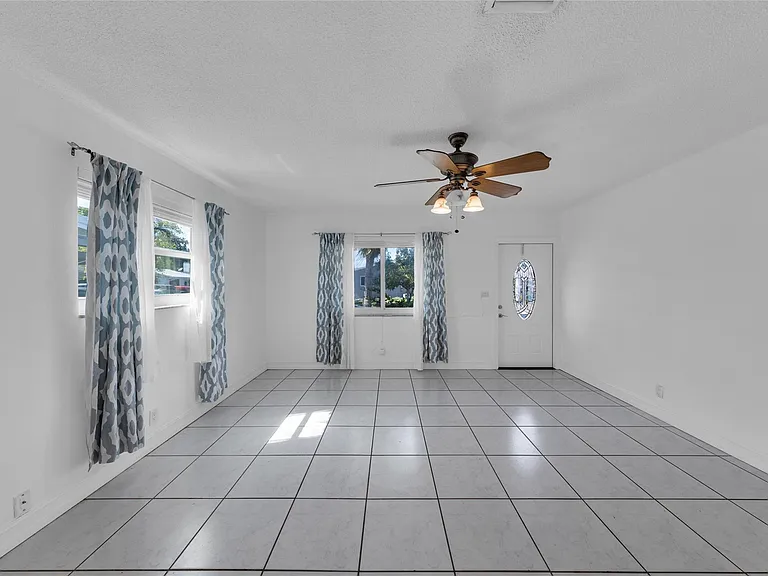 1906 NW 45th Ct — Photo 5